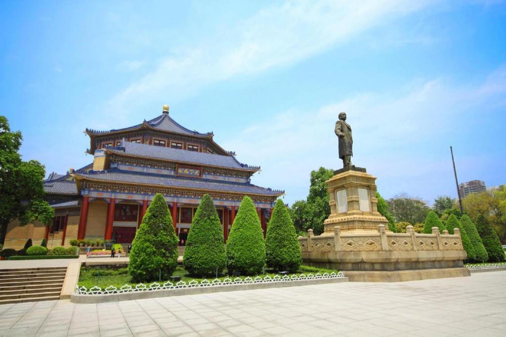 Royal Garden Hotel Гуанчжоу Экстерьер фото