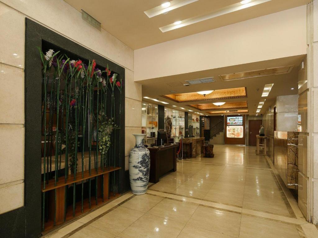 Royal Garden Hotel Гуанчжоу Экстерьер фото